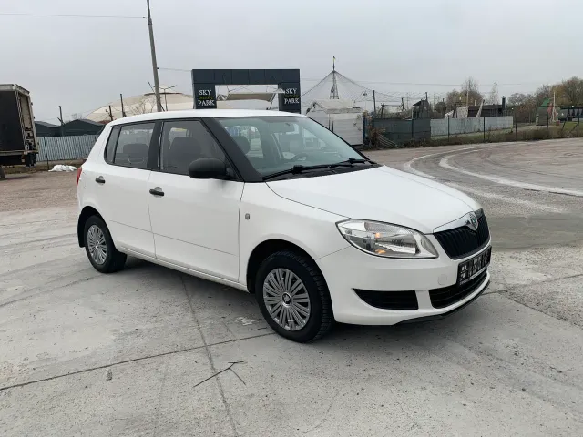 Skoda Fabia - фото 3