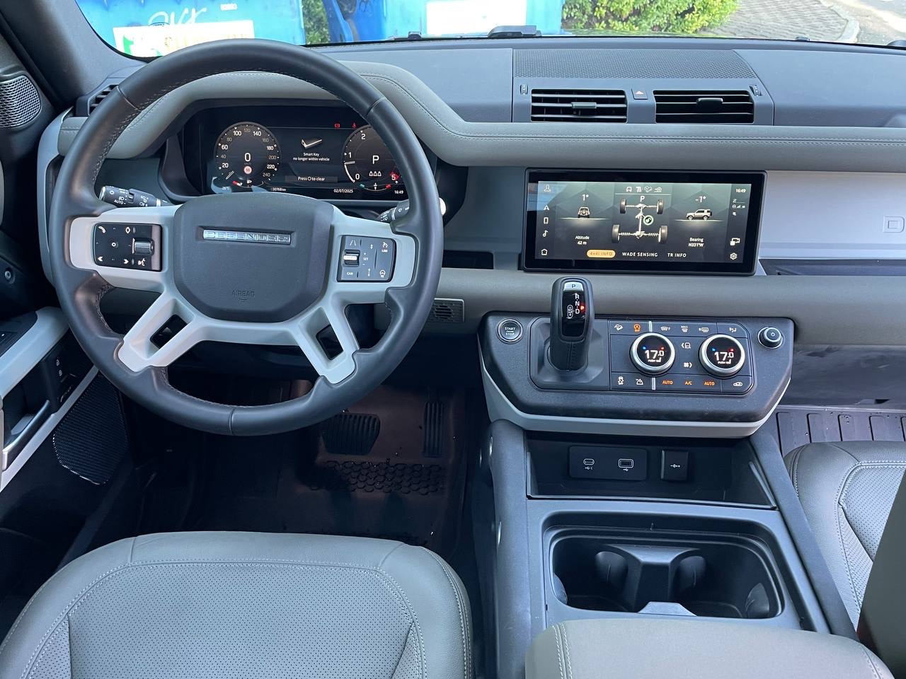 Land Rover Defender - фото 1