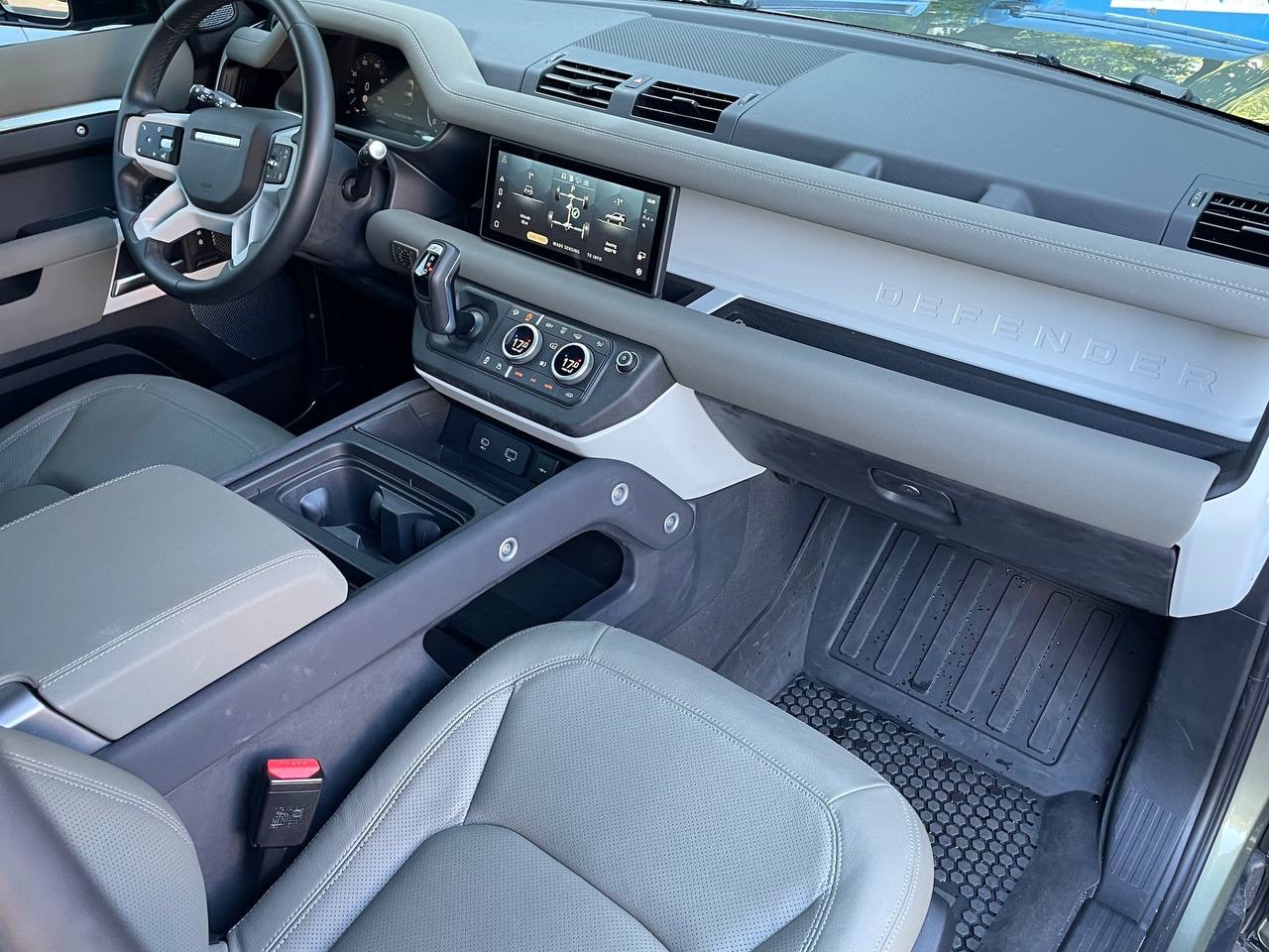 Land Rover Defender - фото 15