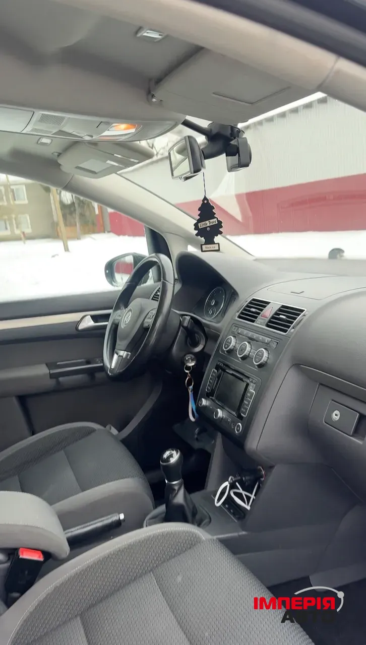 Volkswagen Touran - фото 4