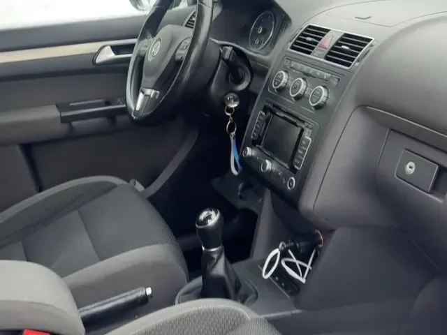 Volkswagen Touran - фото 4