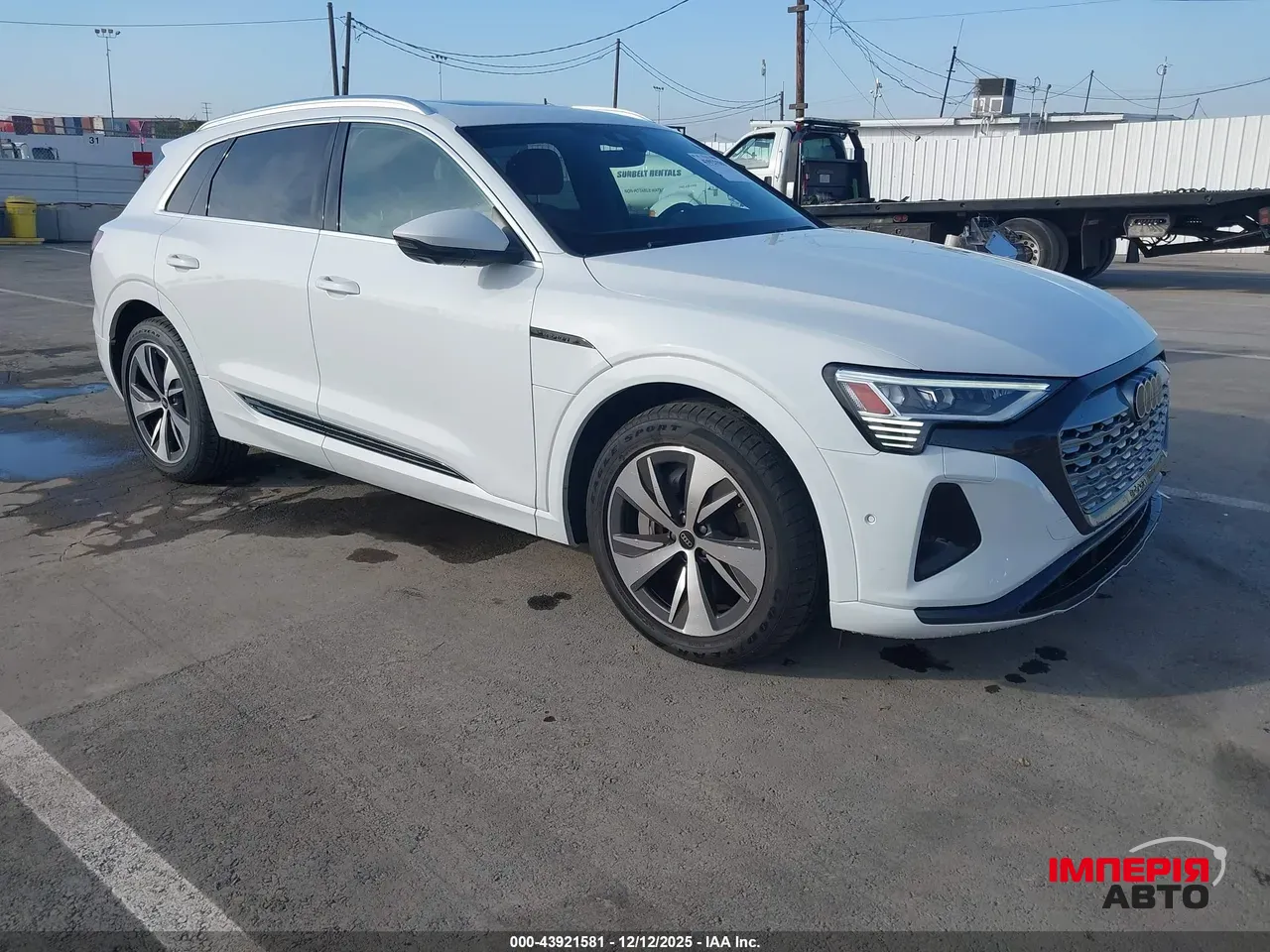 Audi Q8 e-tron - фото 1