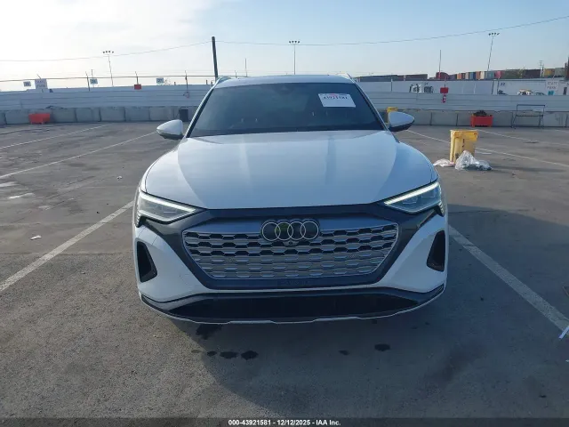 Audi Q8 e-tron - фото 2