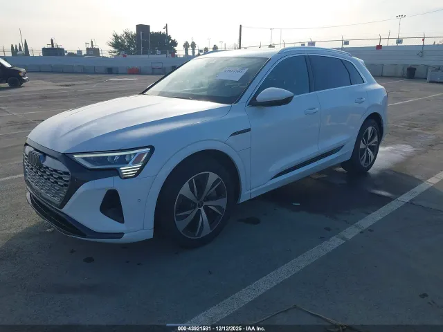 Audi Q8 e-tron - фото 3