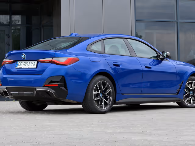 BMW i4 - фото 3