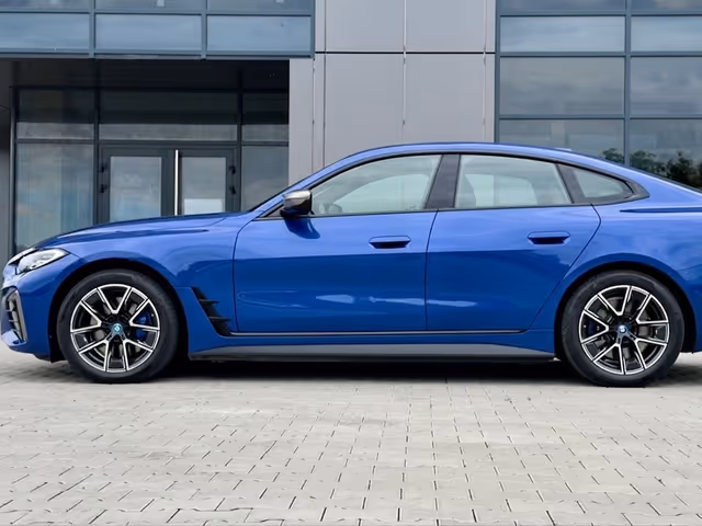 BMW i4 - фото 5