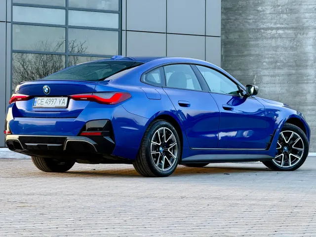 BMW i4 - фото 3