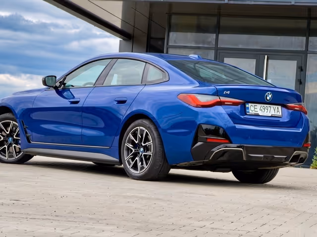 BMW i4 - фото 4