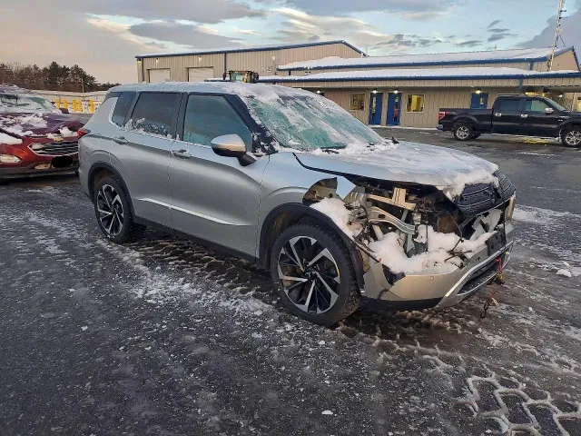 Mitsubishi Outlander - фото 1