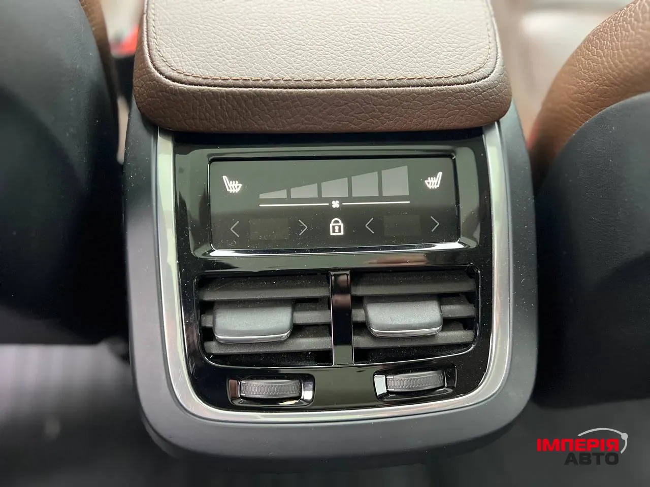 Volvo XC90 - фото 13