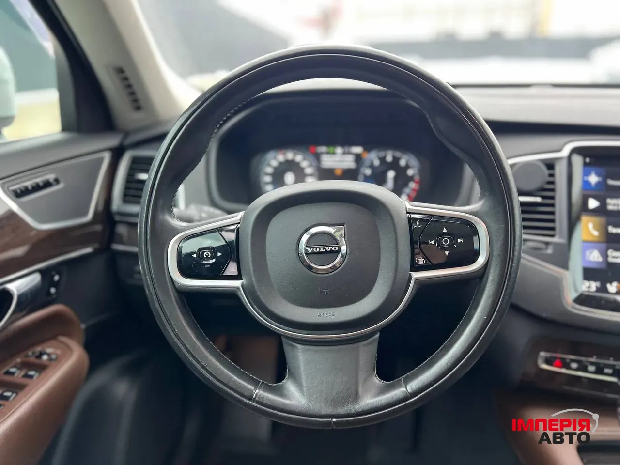 Volvo XC90 - фото 8