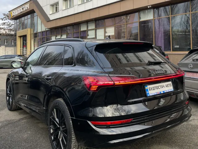 Audi e-tron - фото 3