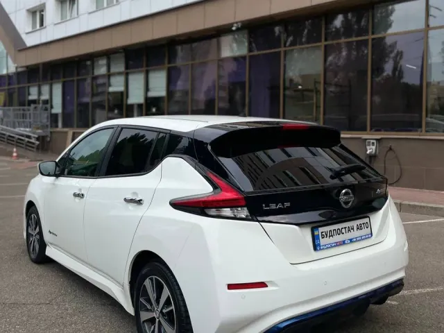 Nissan Leaf - фото 4