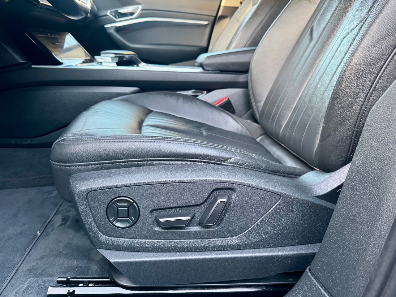 Audi e-tron - фото 54