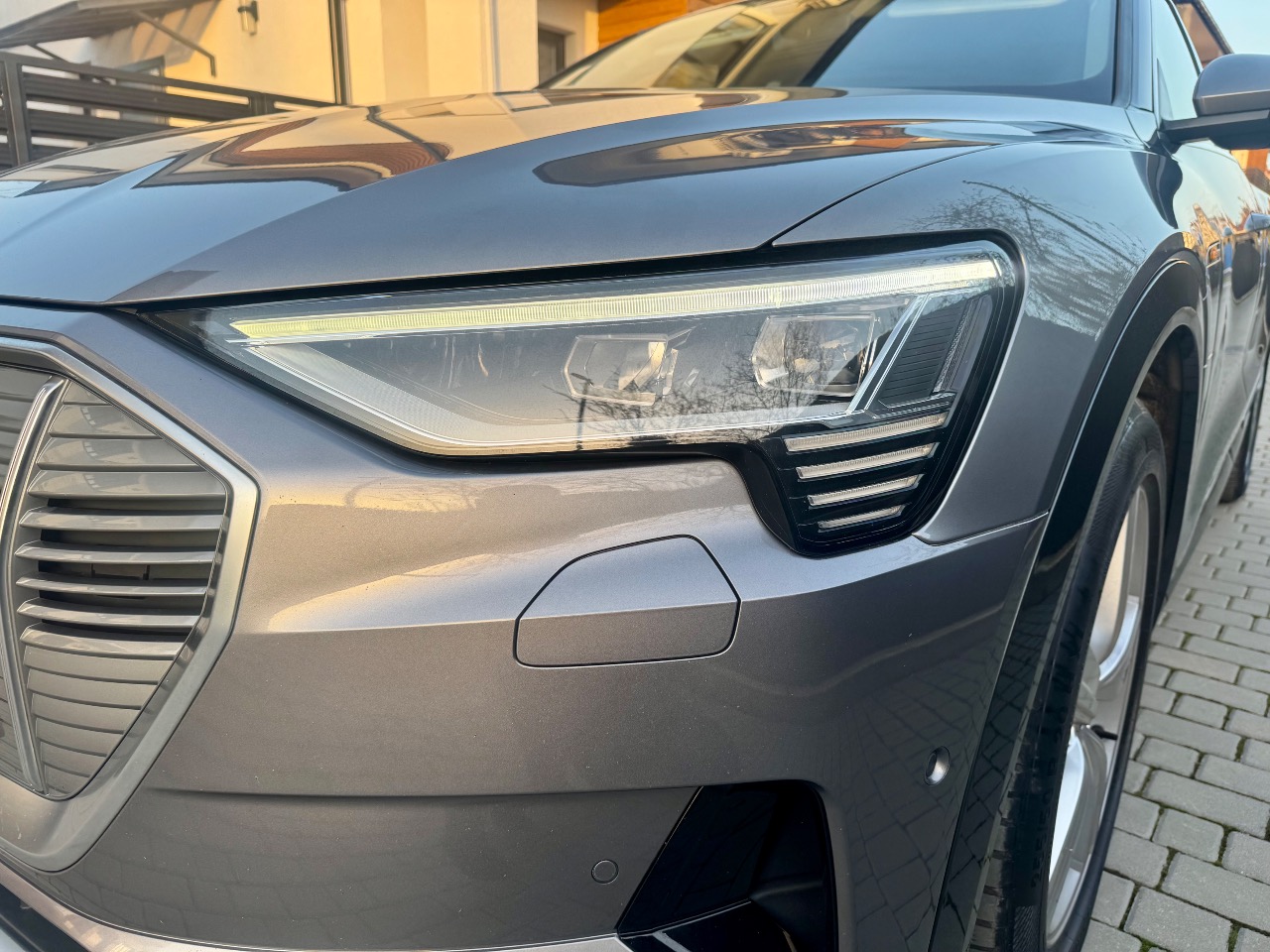 Audi e-tron - фото 24