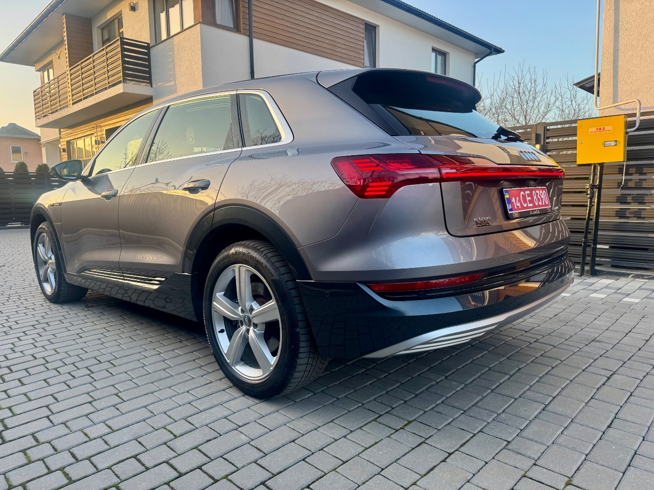 Audi e-tron - фото 37