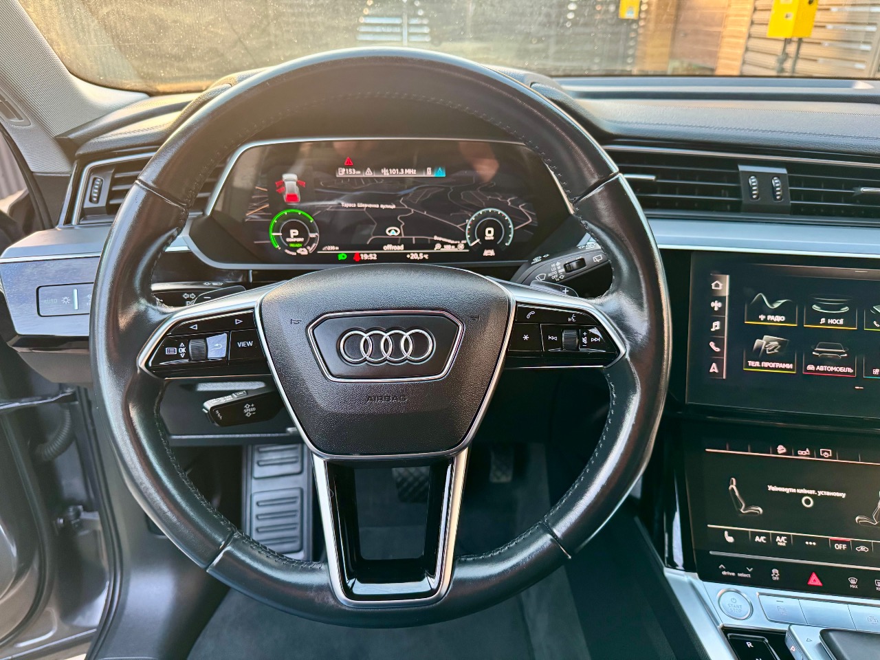 Audi e-tron - фото 50