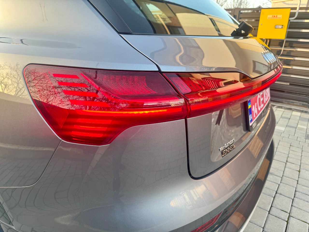 Audi e-tron - фото 28