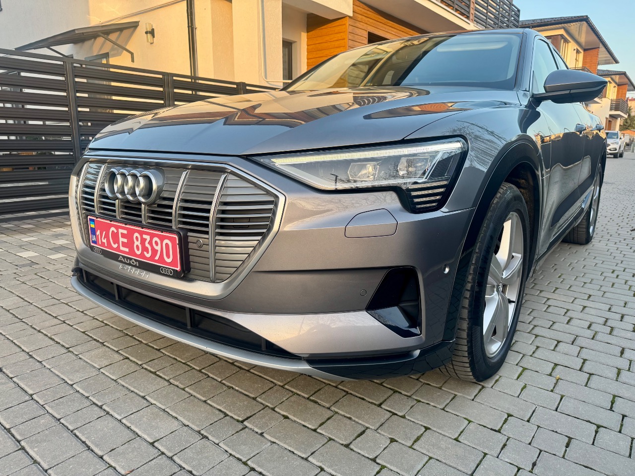 Audi e-tron - фото 20