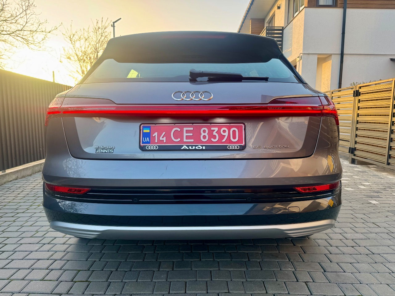Audi e-tron - фото 34