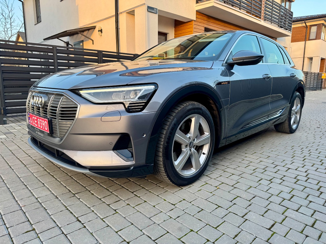 Audi e-tron - фото 11