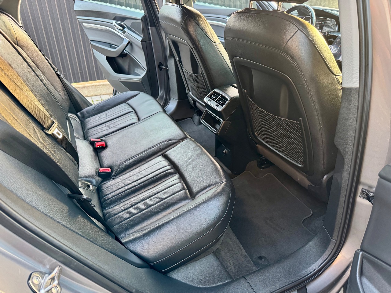 Audi e-tron - фото 57