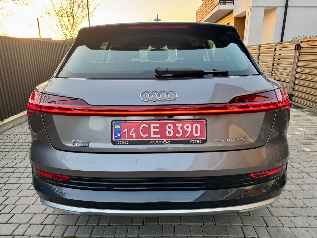 Audi e-tron - фото 36