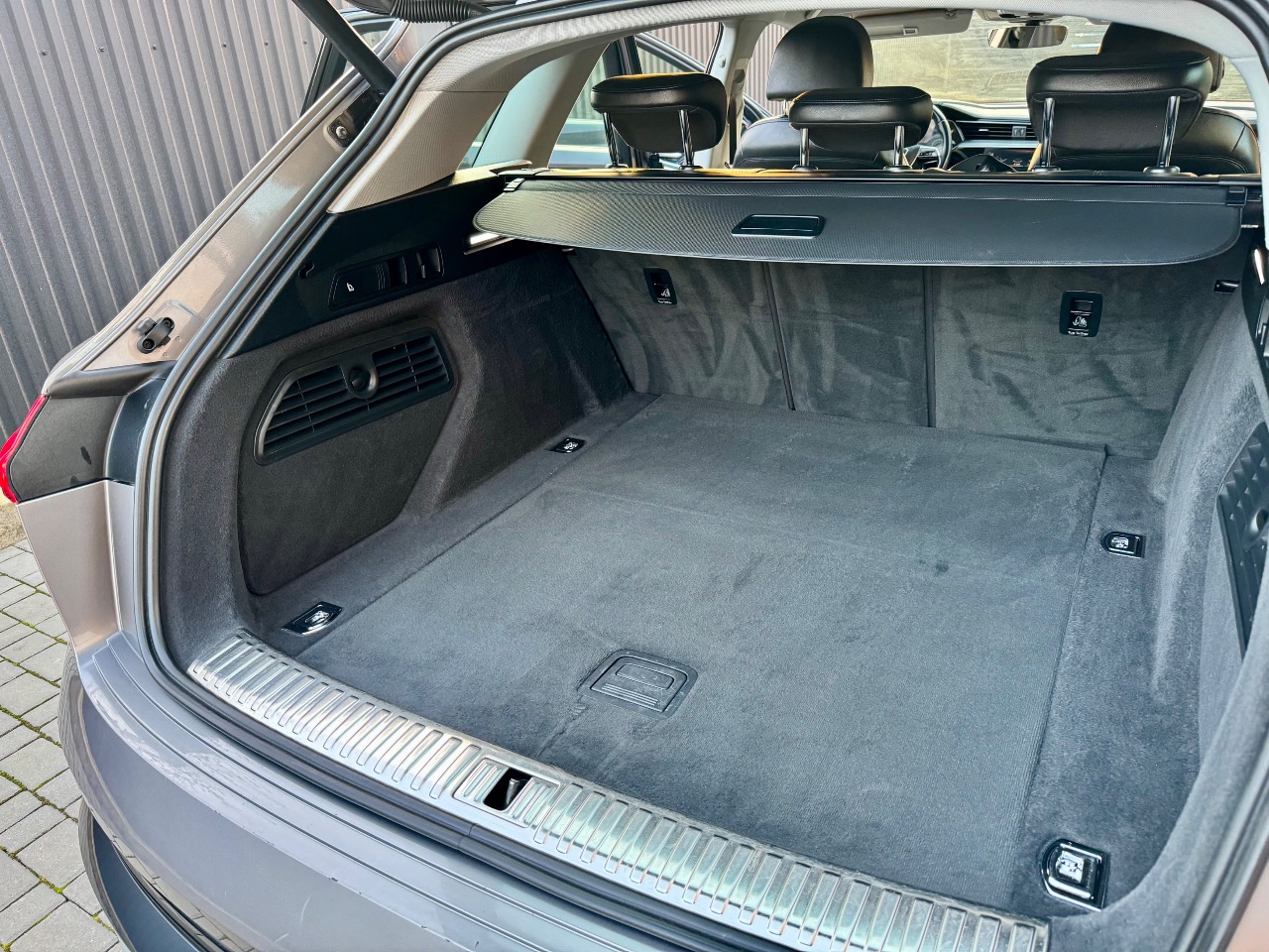 Audi e-tron - фото 71