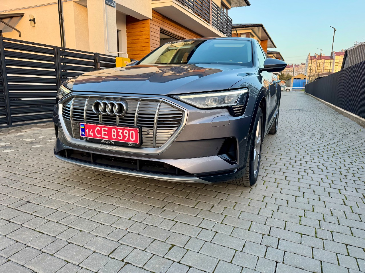 Audi e-tron - фото 9