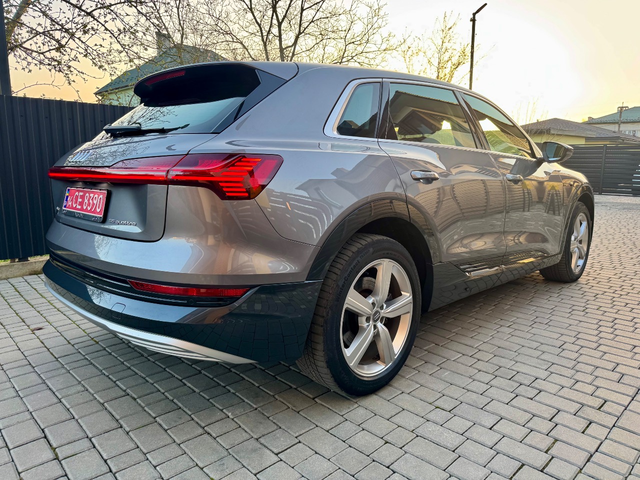 Audi e-tron - фото 30