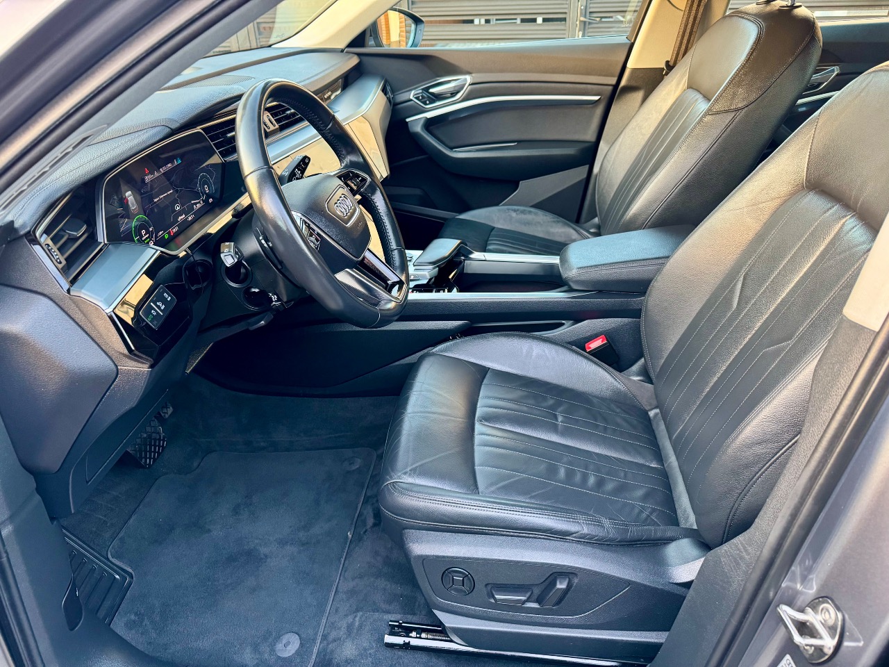 Audi e-tron - фото 59