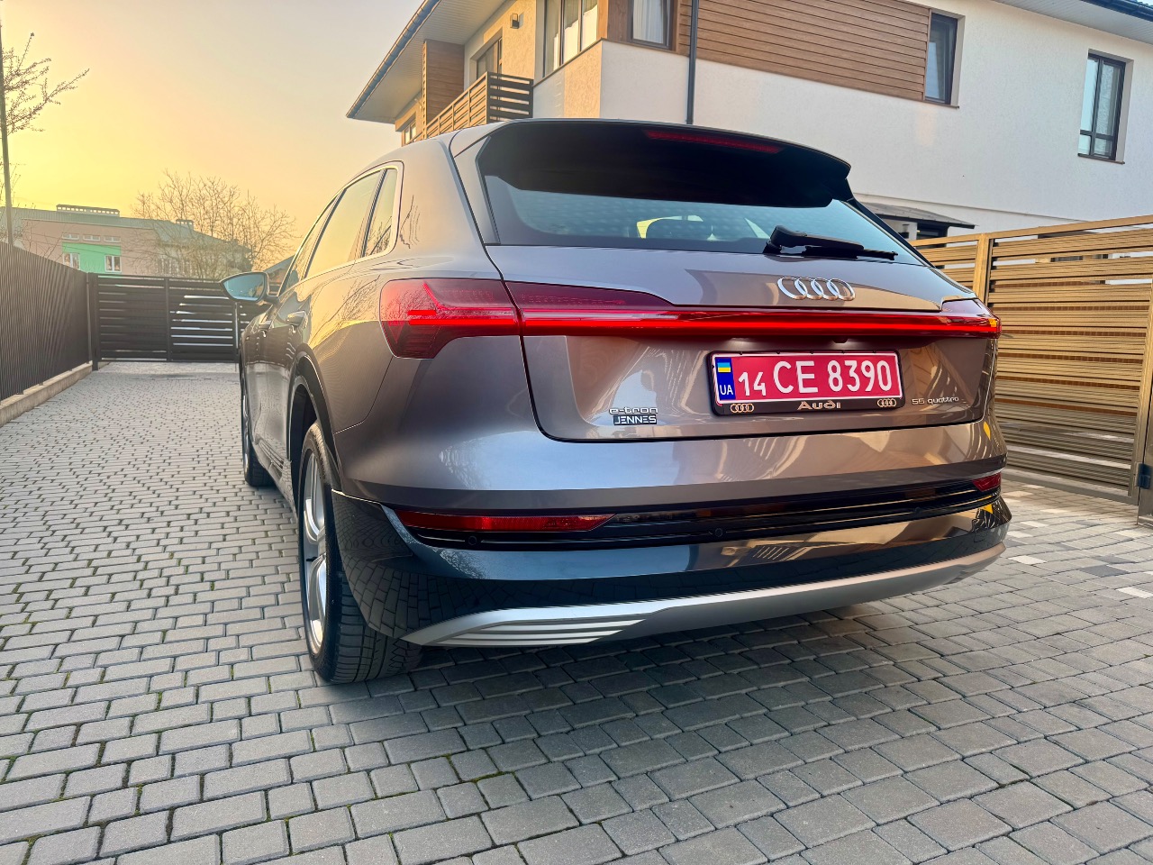 Audi e-tron - фото 39