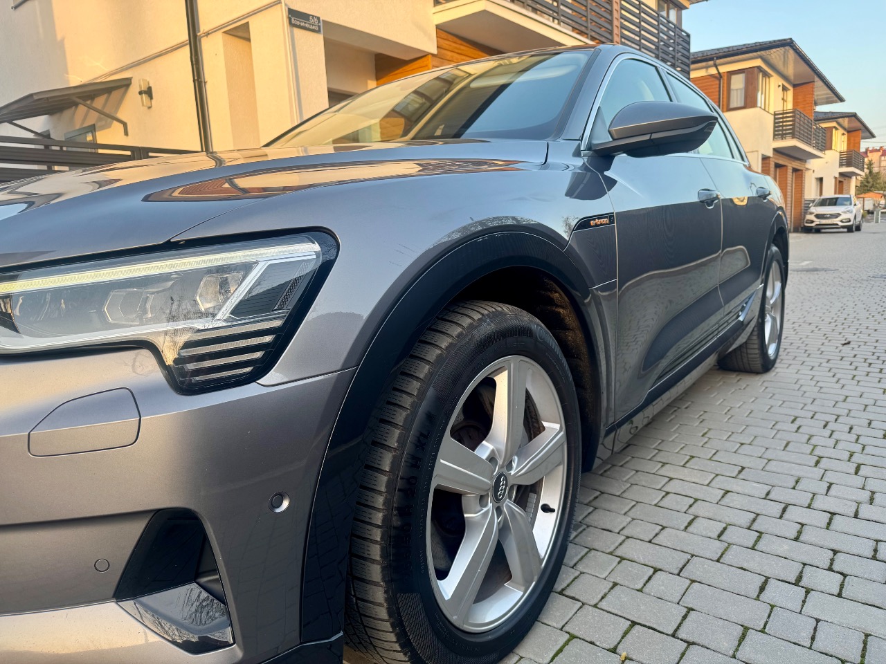 Audi e-tron - фото 18