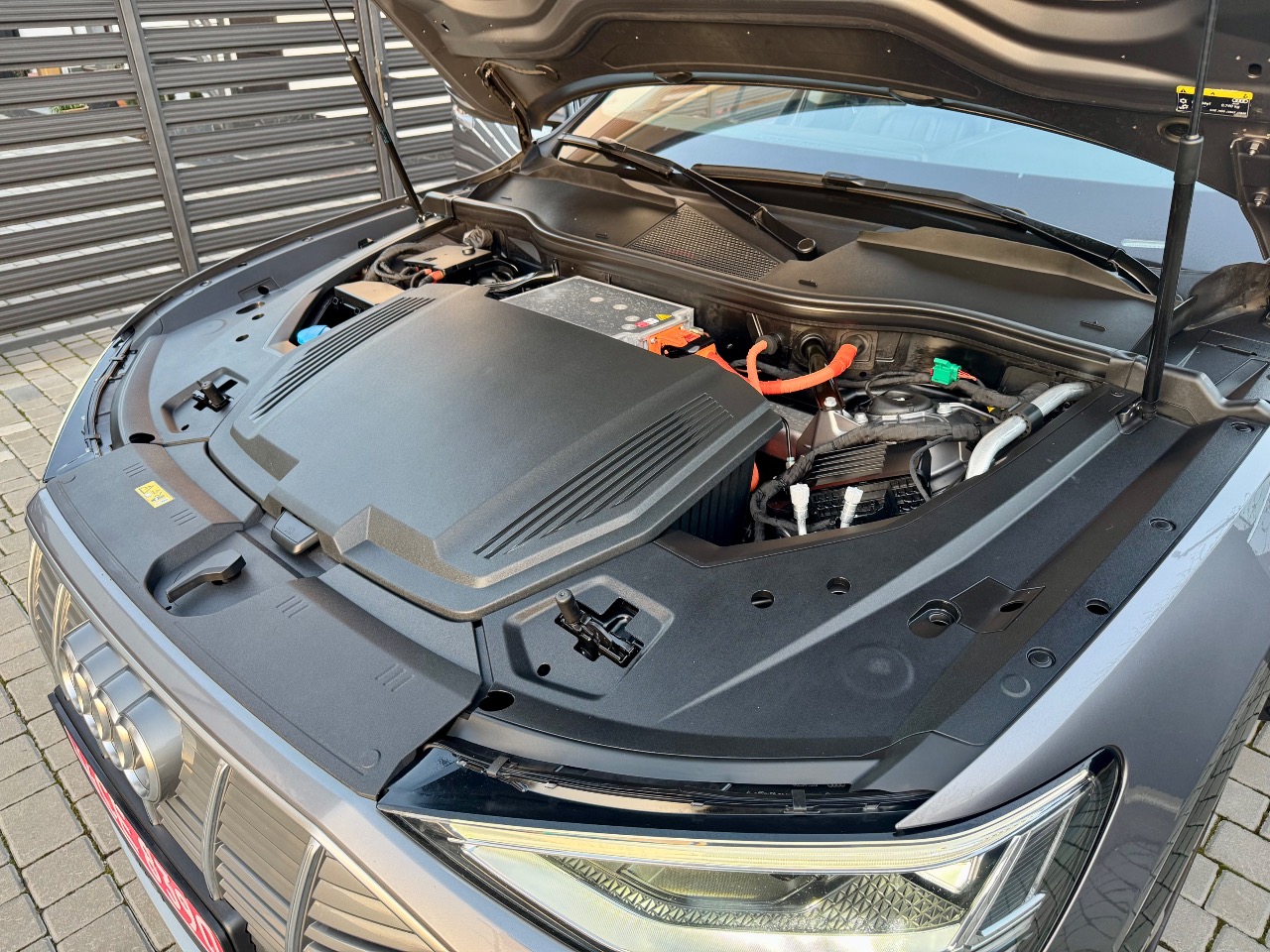 Audi e-tron - фото 75