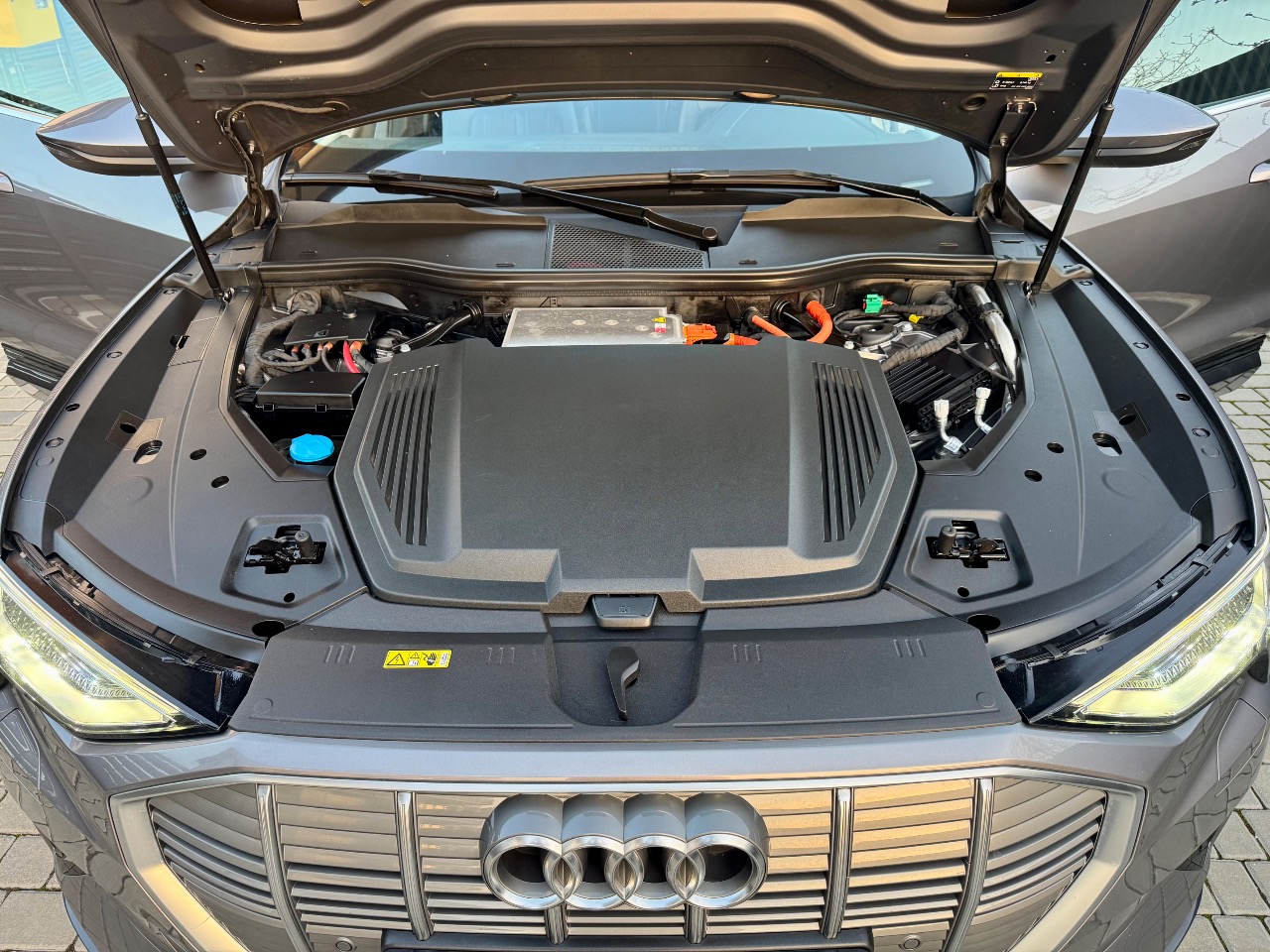 Audi e-tron - фото 73