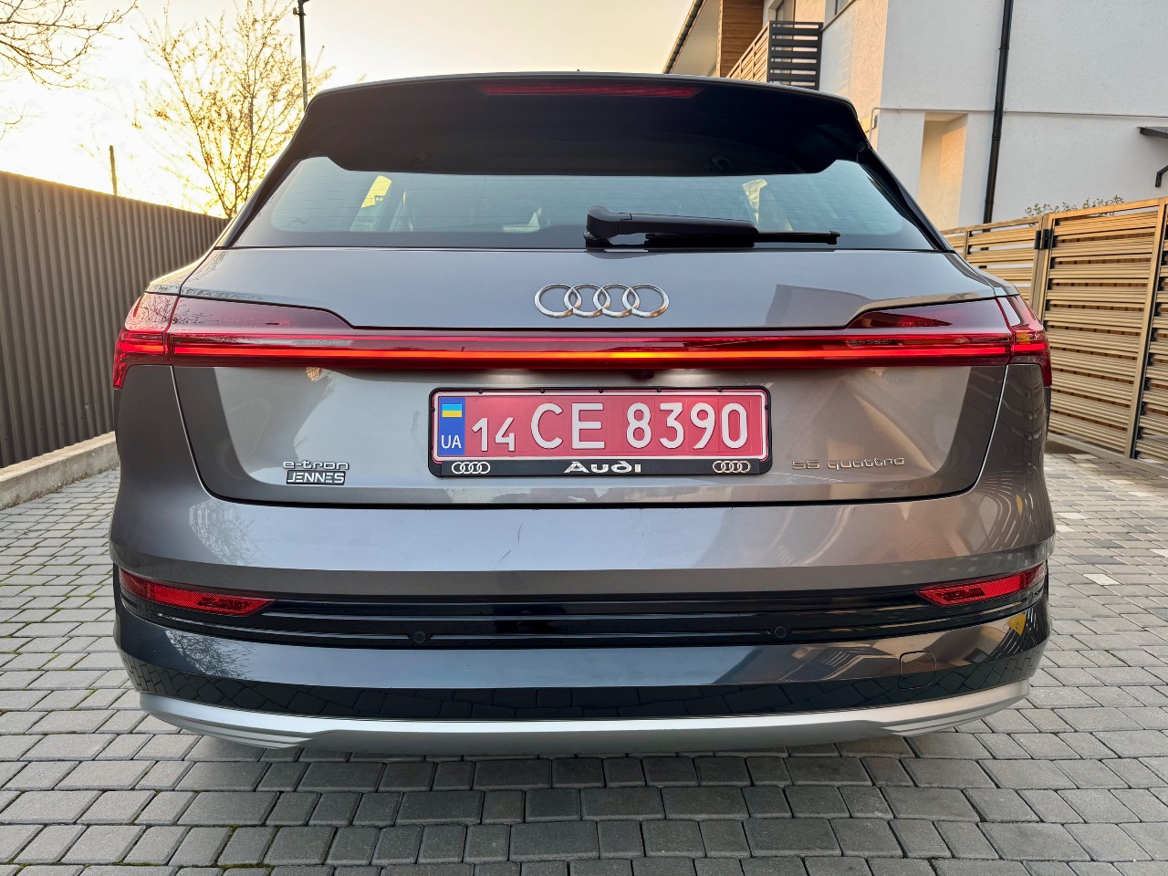 Audi e-tron - фото 41