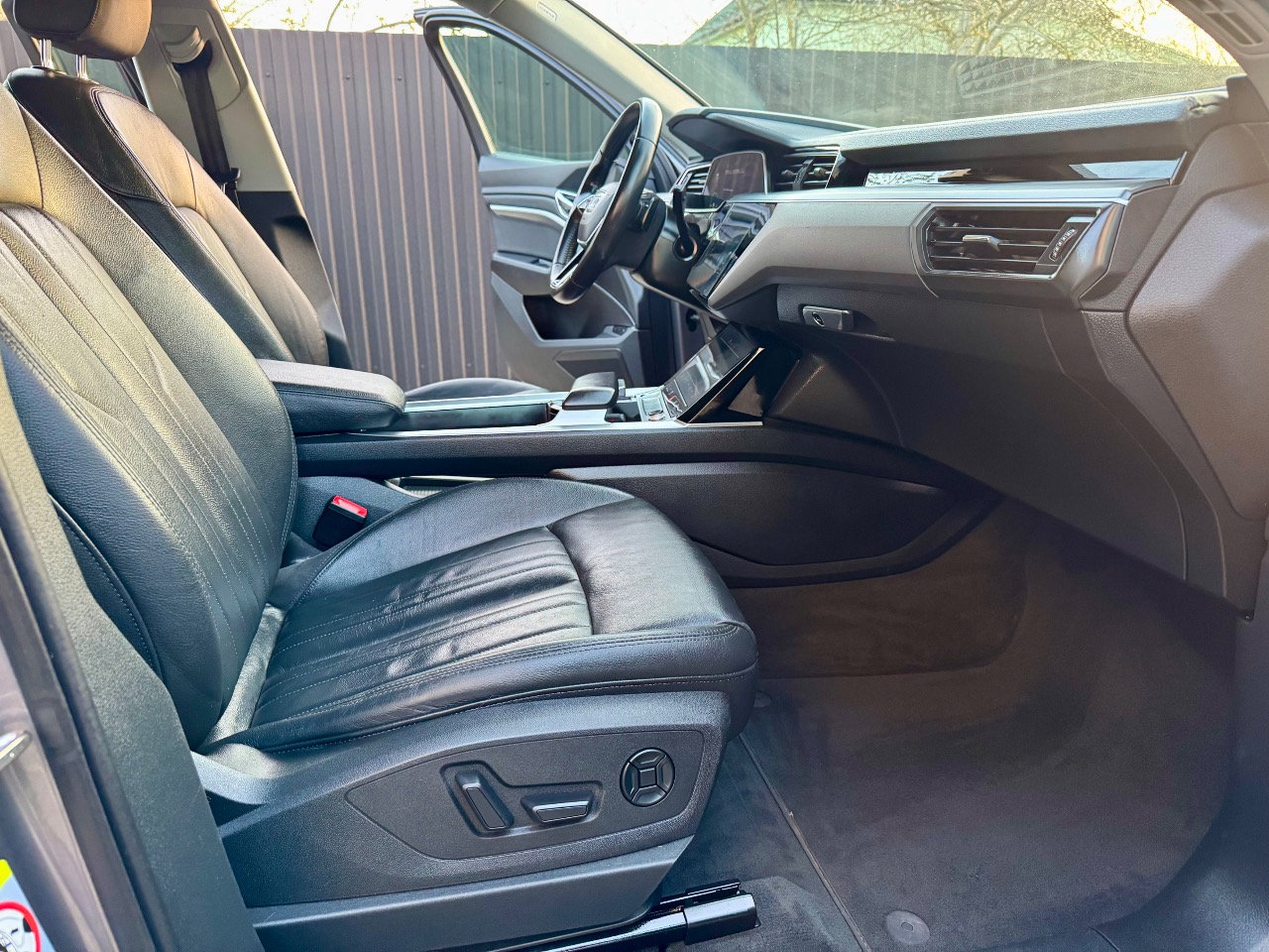 Audi e-tron - фото 53