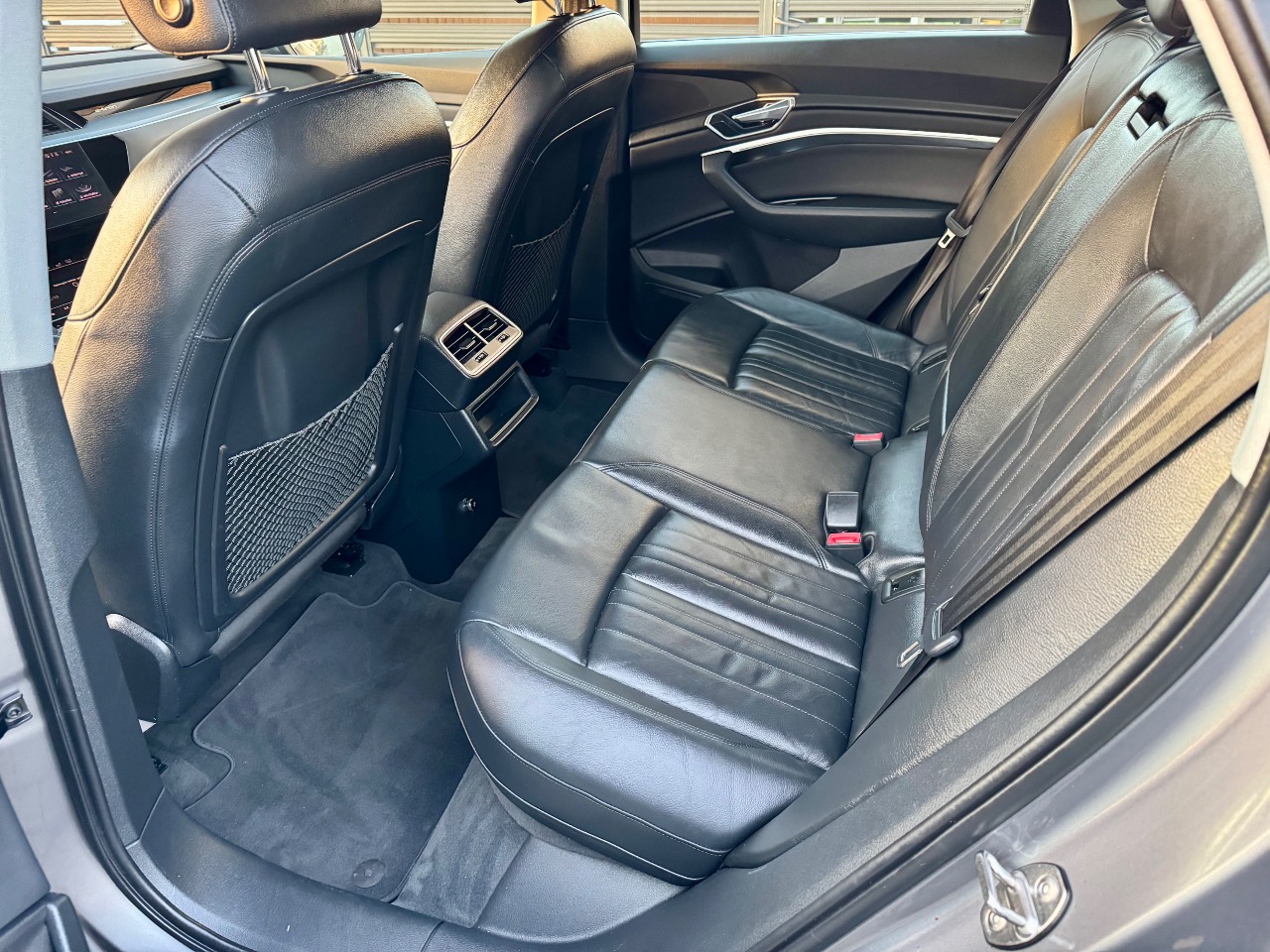 Audi e-tron - фото 56