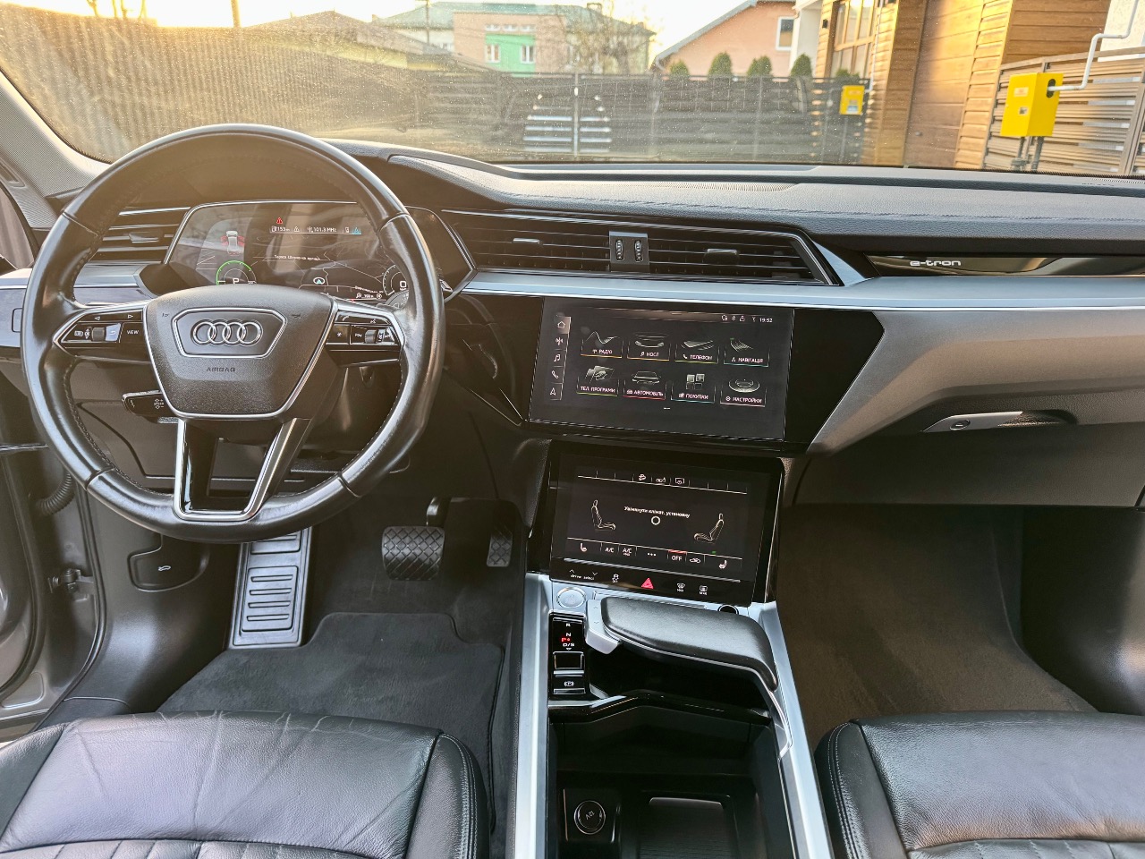 Audi e-tron - фото 51