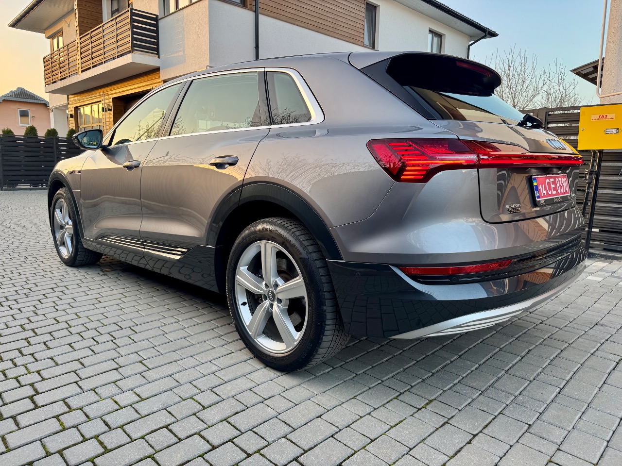 Audi e-tron - фото 40