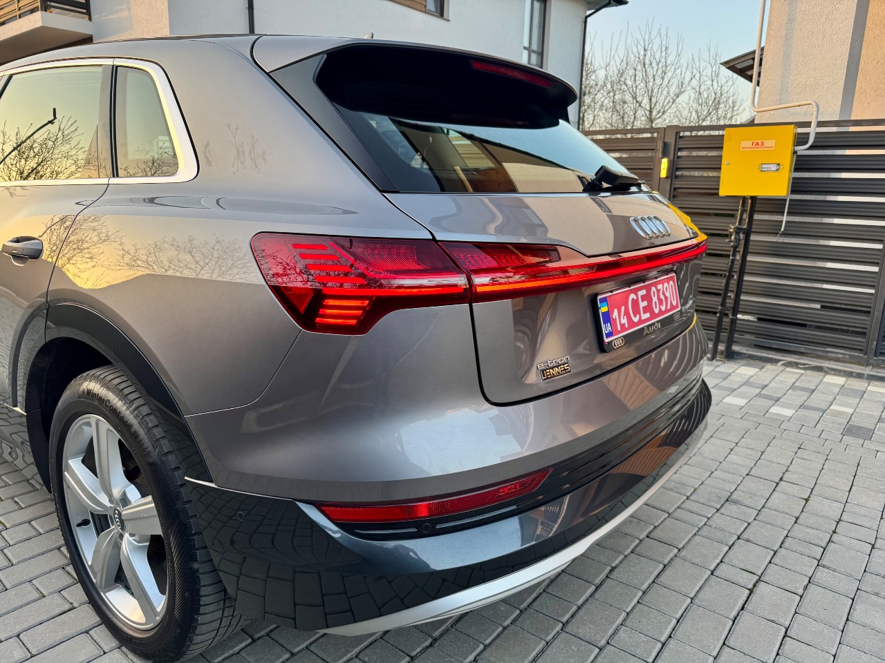 Audi e-tron - фото 38