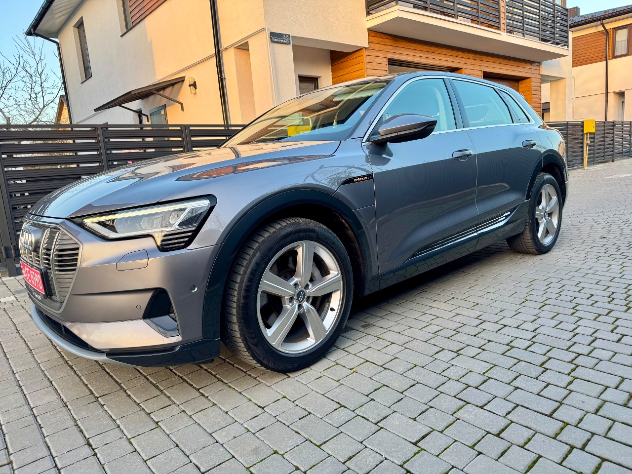 Audi e-tron - фото 3