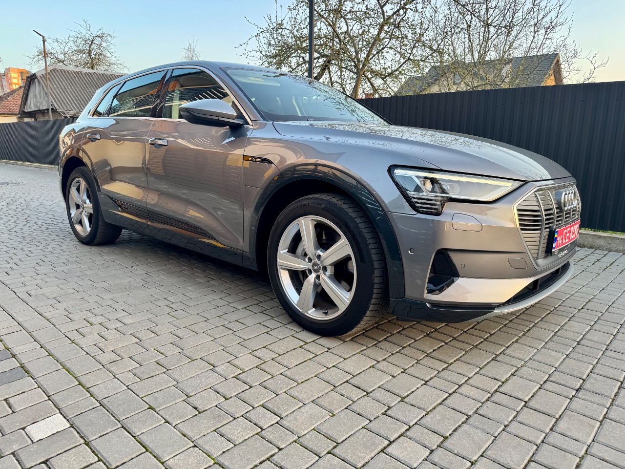 Audi e-tron - фото 12