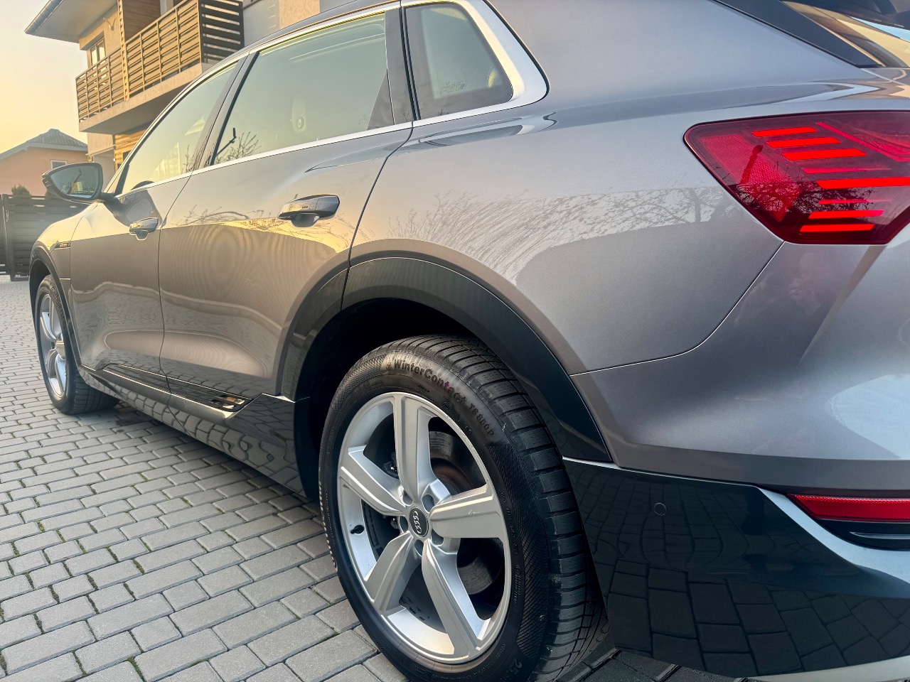 Audi e-tron - фото 35