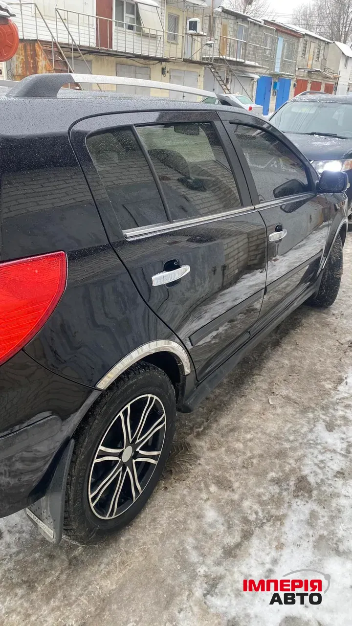 Geely MK Cross - фото 3