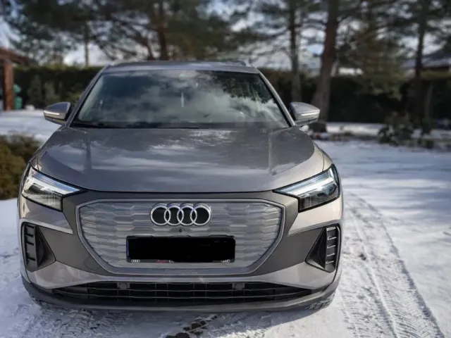 Audi Q4 e-tron - фото 1