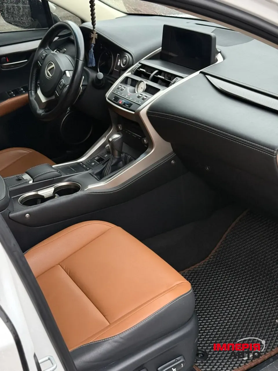 Lexus NX - фото 10