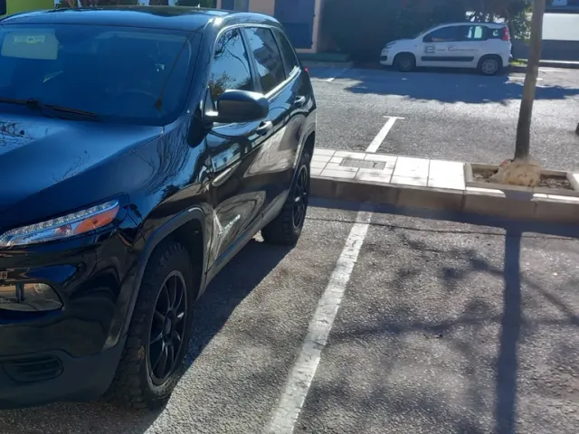 Jeep Cherokee - фото 3