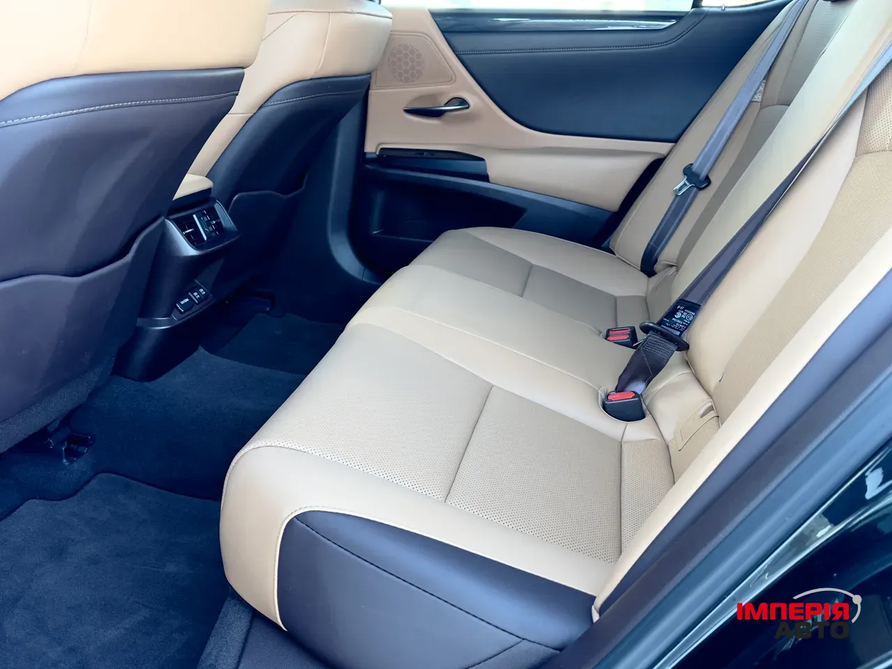 Lexus ES - фото 34