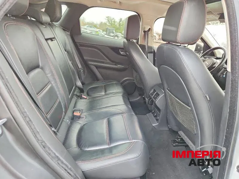 Jaguar F-Pace - фото 8